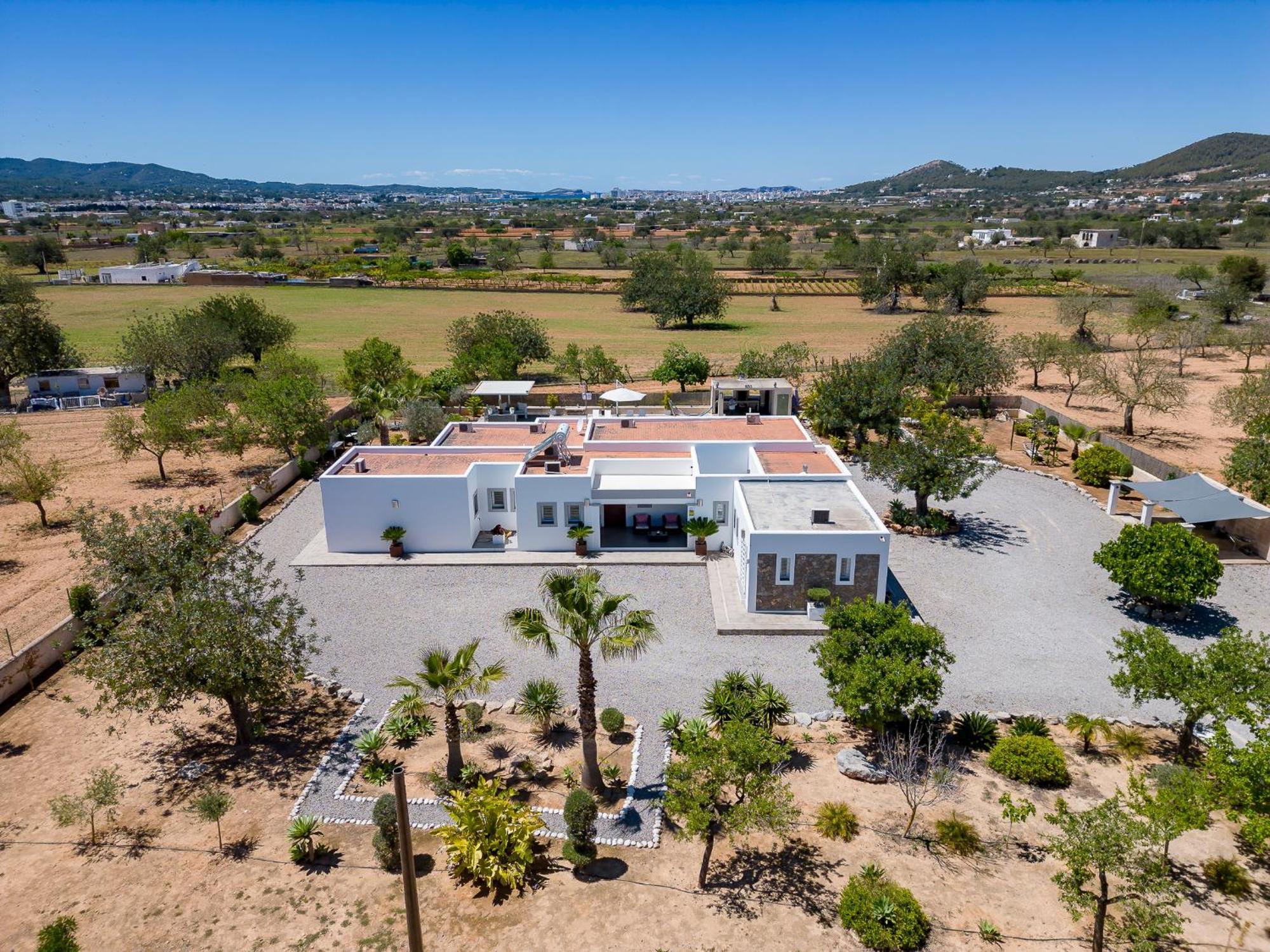 Near San Antonio Sleeps 10 * Сан-Антонио-Абад